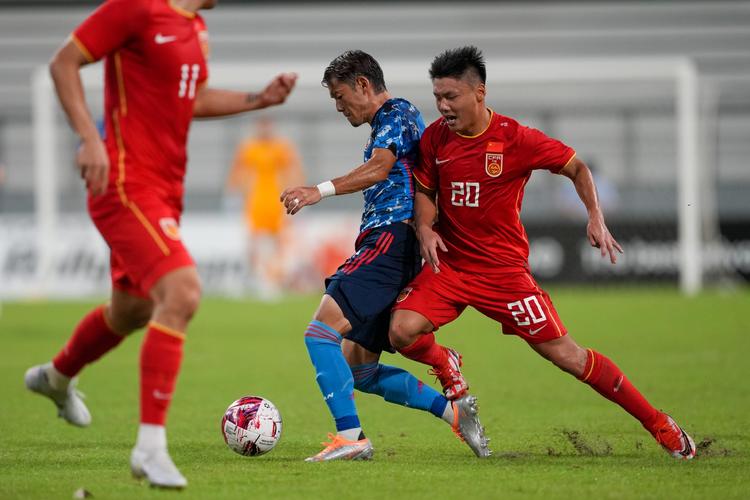 东亚杯中国男足 vs日本